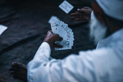 Quels sont les enjeux éthiques de l’intelligence artificielle dans la société moderne ?